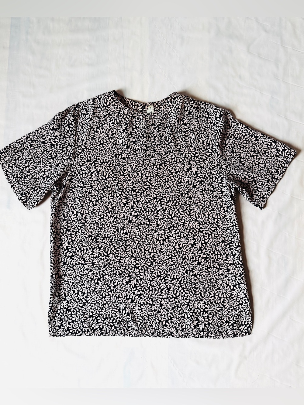 JH Collectibles short sleeve crewneck blouse floral Print Navy pink vintage 90s